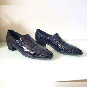 AMALFI BY RANGONI almond toe snakeskin patent leather  shoe. Size 11